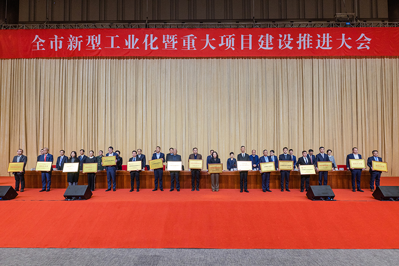 ��ϲ����������ʱ�ٻ���ͨ�н����ġ����Ҽ���ɫ��������  ������׿Խ�����ܹ���������ȫ������ҵ����50ǿ���ȶ�������